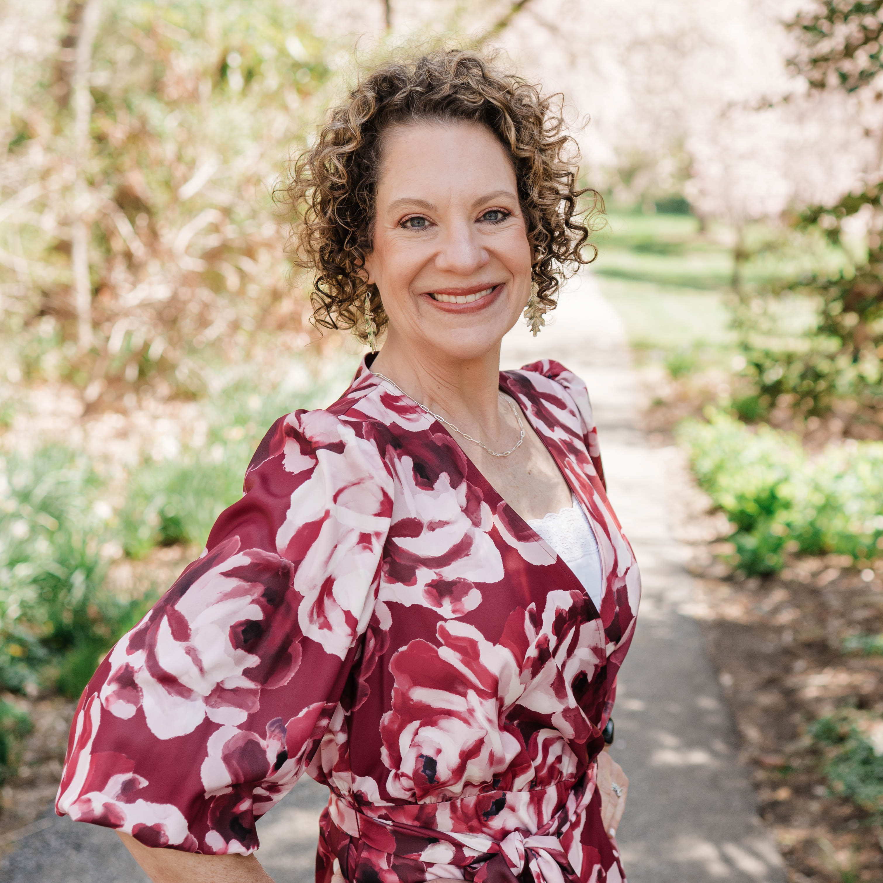 Headshot of Lori Brennan.